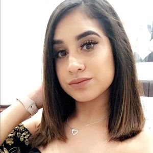 Meet your Posher, Yesenia
